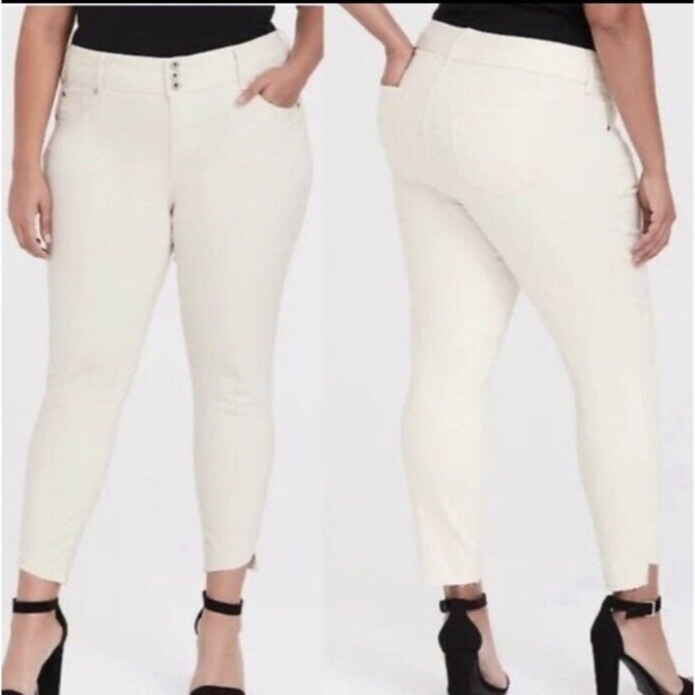 NWT $66 Torrid Women’s‎ STRETCH WHITE Jeggings Jeans Raw HEM Size 16R 38x26.5